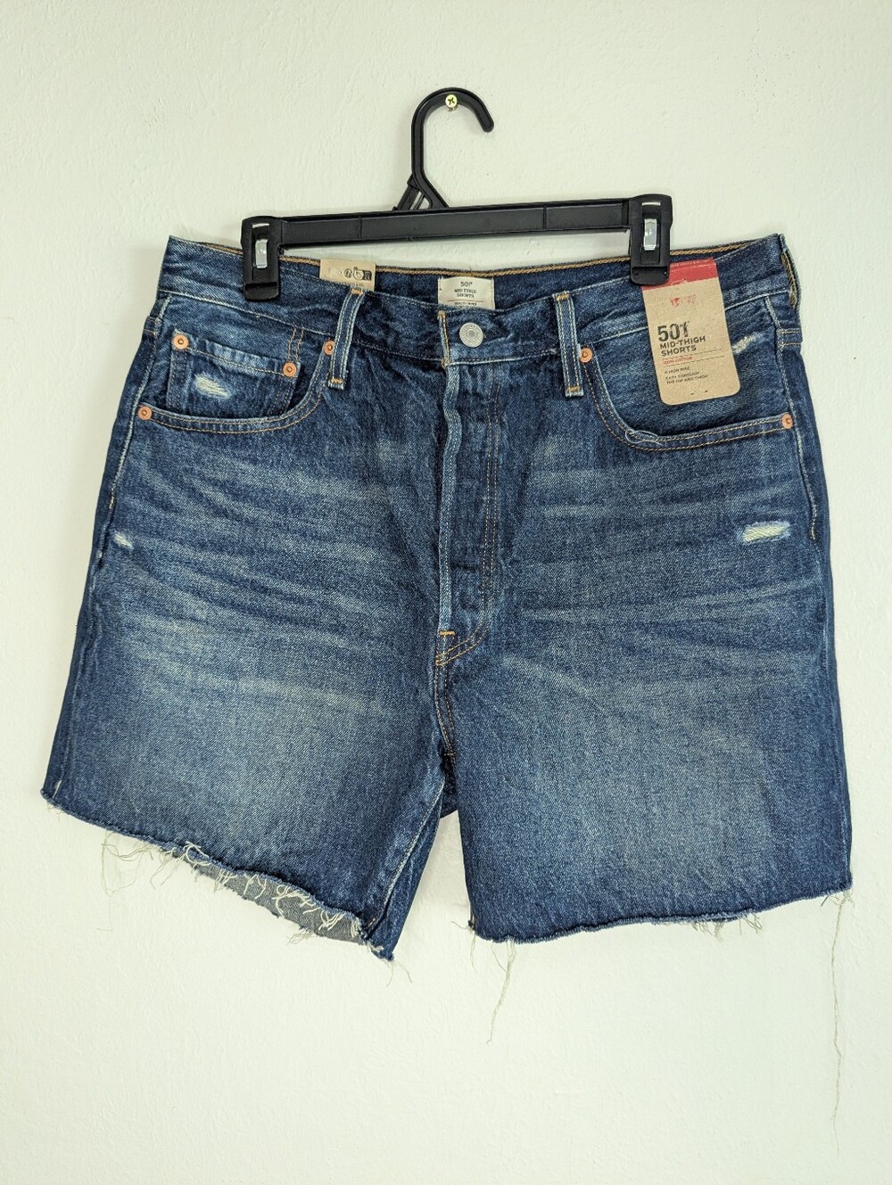 NWT Levi's 501 Mid Thigh Shorts Women's Size 33
